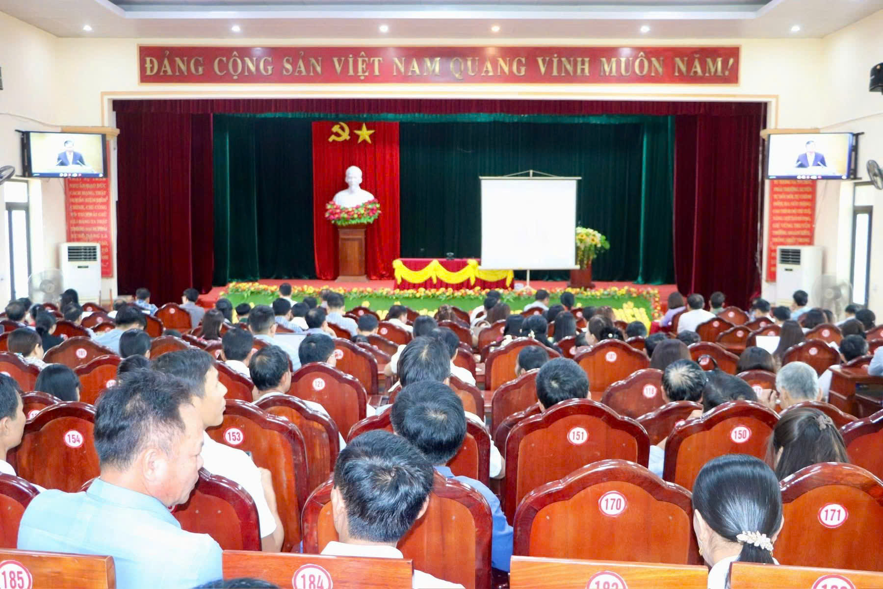 z7017961678056_899cd806b7888d3d981e7cd26a0edfad.jpg