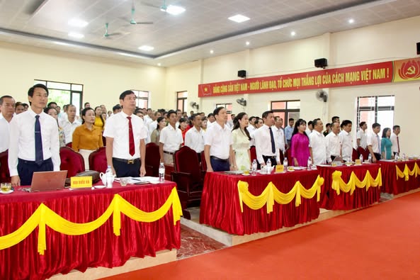 HỘI ĐỒNG NHÂN DÂN XÃ VŨ QUANG KHOÁ I, NHIỆM KỲ 2021 - 2026 TỔ CHỨC KỲ HỌP THỨ HAI