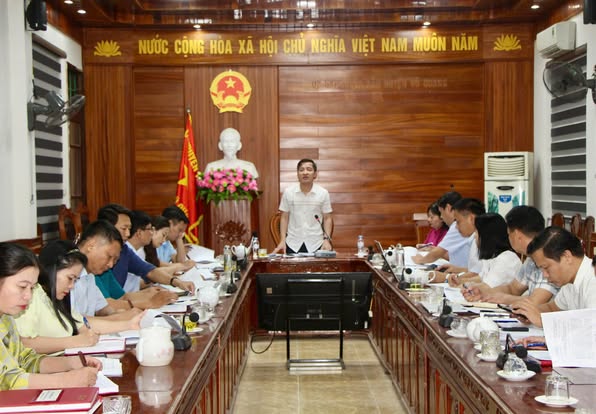 Ban Thường vụ, Ban Chấp hành Đảng ủy Xã Vũ Quang tổ chức Hội nghị cho ý kiến các nội dung trình kỳ họp thứ hai HĐND xã khóa I