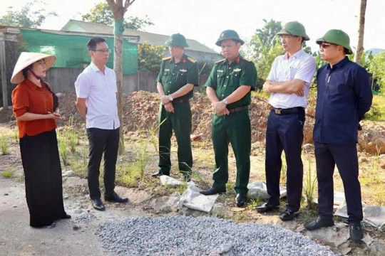 Đoàn kiểm tra và chỉ đạo công tác phòng, chống thiên tai tại xã Vũ Quang