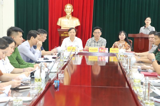 Ban Chấp hành Đảng bộ xã Vũ Quang (Hà Tĩnh) họp cho ý kiến về phương án sắp xếp tổ chức Đảng và nhân sự Bí thư, Trưởng ban Công tác Mặt trận, Thôn trưởng và An ninh cơ sở, thôn đội trưởng sau sáp nhập thôn. 