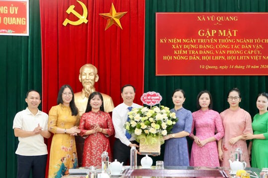 Xã Vũ Quang tổ chức gặp mặt kỷ niệm các Ngày truyền thống, ngày thành lập các cơ quan, ngành, đoàn thể tháng 10