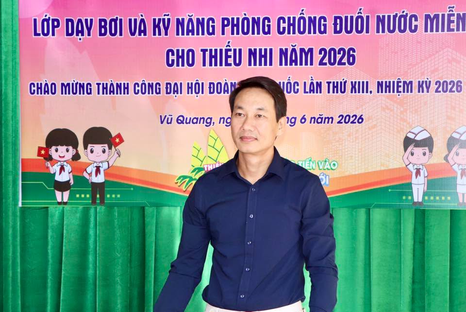 Xã Vũ Quang khai giảng lớp dạy bơi miễn phí cho thiếu nhi có hoàn cảnh khó khăn.