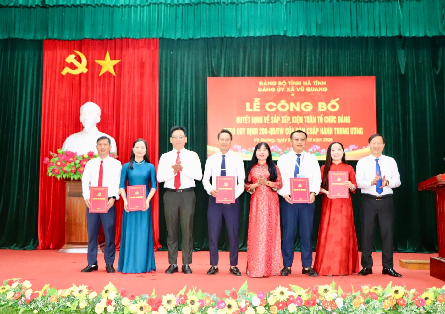 Xã Vũ Quang công bố Quyết định thành lập 11 Chi bộ trực thuộc Đảng bộ xã