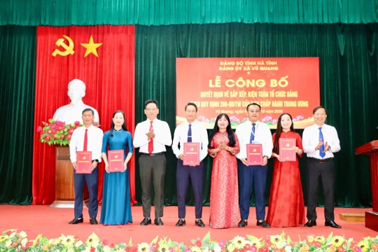 Xã Vũ Quang công bố Quyết định thành lập 11 Chi bộ trực thuộc Đảng bộ xã 