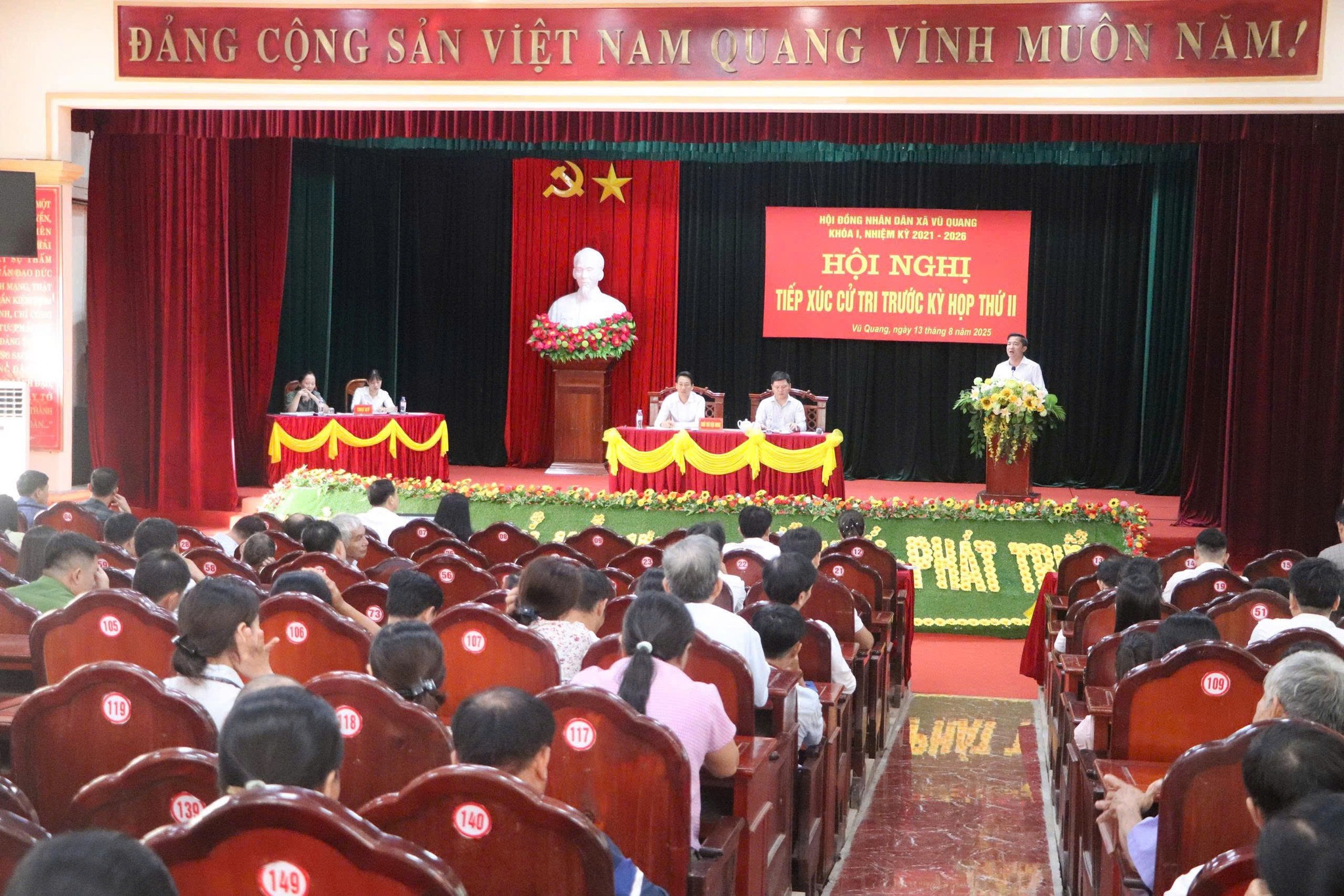 Xã Vũ Quang tiếp xúc cử tri trước kỳ họp thứ II.