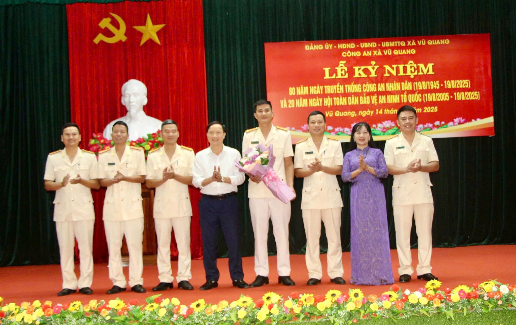 XÃ VŨ QUANG KỶ NIỆM 80 NĂM NGÀY TRUYỀN THỐNG LỰC LƯỢNG CÔNG AN NHÂN DÂN, 20 NĂM NGÀY HỘI TOÀN DÂN BẢO VỆ ANTQ